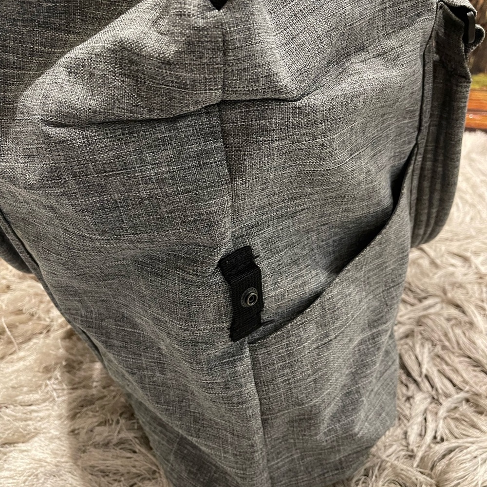 Herschel Supply Company Travel Gray Tote Bag - Picture 10 of 12